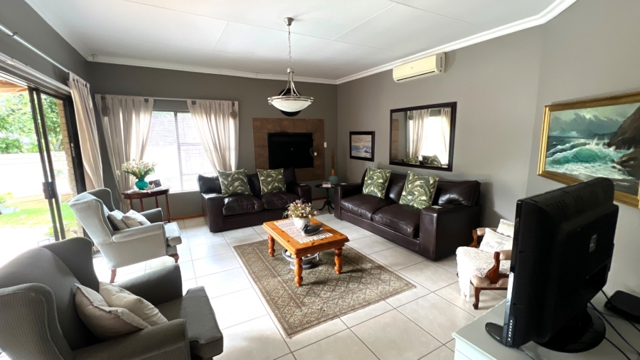 4 Bedroom Property for Sale in Langenhovenpark Free State